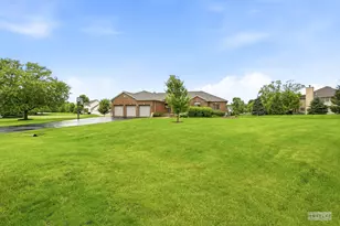 6192 S Woods Ct, Yorkville, IL 60560 - Photo 2