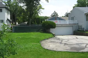 1007 Prairie Lawn Rd, Glenview, IL 60025 - Photo 2