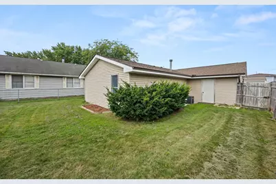 1610 Meadowbrook Court, Sycamore, IL 60178 - Photo 18