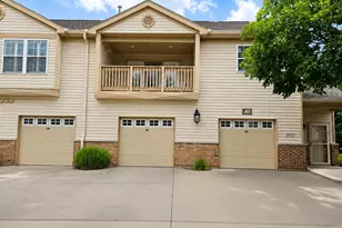 3846 Thornhill Dr, Champaign, IL 61822 - Photo 2