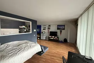 300 N State St, Chicago, IL 60654 - Photo 2