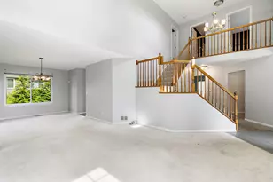 349 Hampton Ct, Crystal Lake, IL 60012 - Photo 4