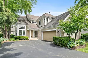 349 Hampton Ct, Crystal Lake, IL 60012 - Photo 2