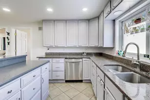 29 S Iowa Ave, Addison, IL 60101 - Photo 8