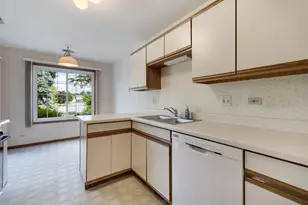 201 Charleston Ct, Schaumburg, IL 60193 - Photo 8