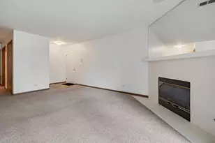 201 Charleston Ct, Schaumburg, IL 60193 - Photo 4