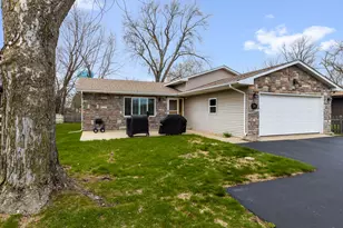 218 Mastodon Dr, Ingleside, IL 60041 - Photo 2