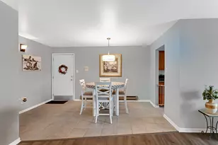 12850 Crestbrook Ct, Crestwood, IL 60418 - Photo 2