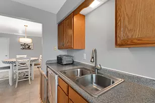 12850 Crestbrook Ct, Crestwood, IL 60418 - Photo 6