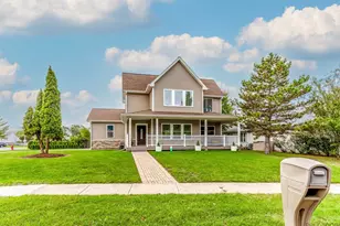 355 Woodhill Ln, Lake Villa, IL 60046 - Photo 2