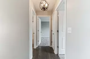615 Camellia Ave, Aurora, IL 60505 - Photo 12