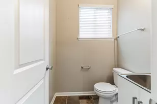 615 Camellia Ave, Aurora, IL 60505 - Photo 14