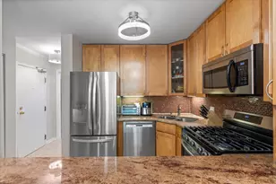 3900 N Pine Grove Ave, Chicago, IL 60613 - Photo 4