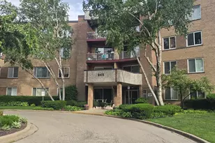 945 E Kenilworth Ave, Palatine, IL 60074 - Photo 1