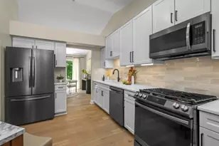 752 N Brookdale Dr, Schaumburg, IL 60194 - Photo 12