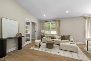 752 N Brookdale Dr, Schaumburg, IL 60194 - Photo 4