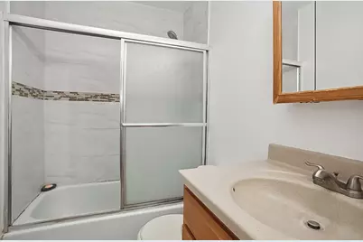4028 Oxford Court, Streamwood, IL 60107 - Photo 8