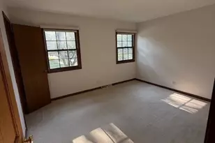 102 N Stauffer Dr, Naperville, IL 60540 - Photo 6
