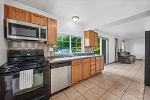 1755 Mission Hills Dr, Elgin, IL 60123 - Photo 12