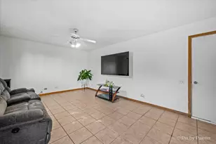 1755 Mission Hills Dr, Elgin, IL 60123 - Photo 8