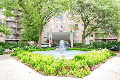 7033 N Kedzie Avenue #303, Chicago, IL 60645 - Photo 2