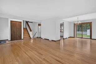 8118 Gladys Ln, Palos Hills, IL 60465 - Photo 10