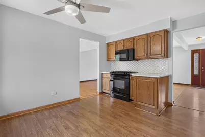 8118 Gladys Lane, Palos Hills, IL 60465 - Photo 4