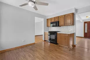 8118 Gladys Ln, Palos Hills, IL 60465 - Photo 4