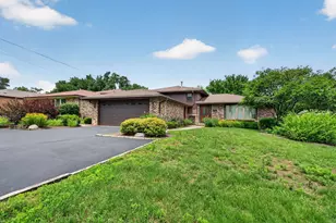 8118 Gladys Ln, Palos Hills, IL 60465 - Photo 1