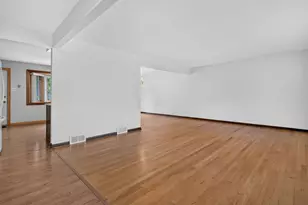 8118 Gladys Ln, Palos Hills, IL 60465 - Photo 12