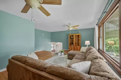 638 Sussex Lane, Crystal Lake, IL 60014 - Photo 4