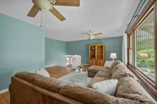 638 Sussex Ln, Crystal Lake, IL 60014 - Photo 4