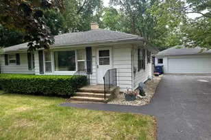 3675 Woodlawn Ave, Gurnee, IL 60031 - Photo 2