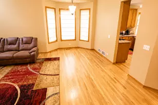 291 Jennifer Ct, Gurnee, IL 60031 - Photo 4