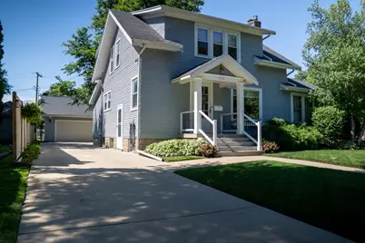 1117 E Olive Street, Bloomington, IL 61701 - Photo 2
