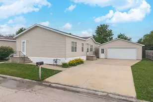 501 Michael Ln, Chenoa, IL 61726 - Photo 2