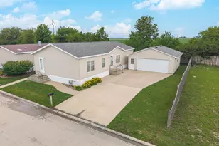 501 Michael Ln, Chenoa, IL 61726 - Photo 4