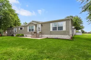 242 Fox Ln, Belvidere, IL 61008 - Photo 2