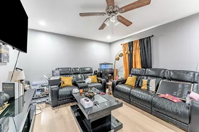 9607 S Merrill Avenue, Chicago, IL 60617 - Photo 6