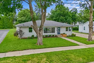 401 W Madison St, Belvidere, IL 61008 - Photo 2