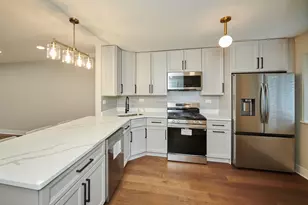 7074 N Ridge Blvd, Chicago, IL 60645 - Photo 4
