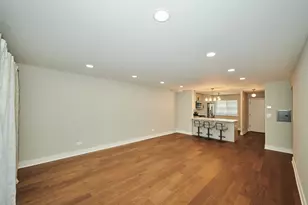 7074 N Ridge Blvd, Chicago, IL 60645 - Photo 6