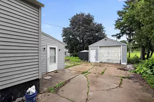 122 Garver Ave, Rockford, IL 61102 - Photo 4