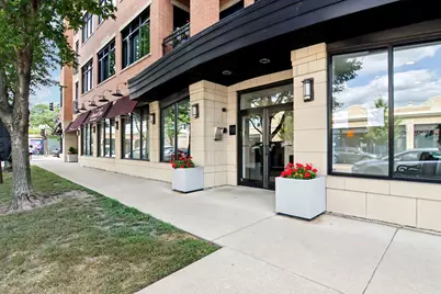 106 S Ridgeland Avenue #402, Oak Park, IL 60302 - Photo 2