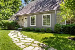 14 Bristol Ct, Lincolnshire, IL 60069 - Photo 2