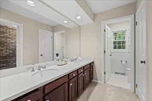 14 Bristol Ct, Lincolnshire, IL 60069 - Photo 12