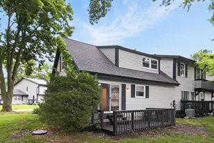 228 Dakota Ct, Bolingbrook, IL 60440 - Photo 2