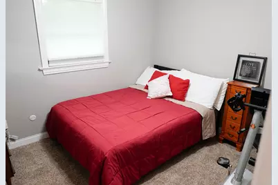 1911 Hazelwood Drive, Lindenhurst, IL 60046 - Photo 16