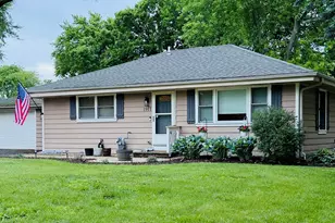 1911 Hazelwood Dr, Lindenhurst, IL 60046 - Photo 1