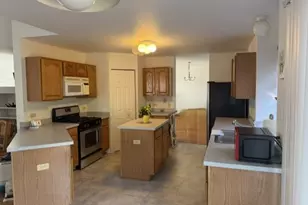 42 W Tall Grass Ct, Round Lake Beach, IL 60073 - Photo 6